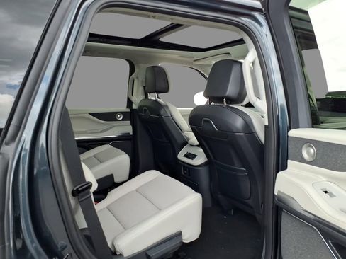 New 2026 Lincoln Navigator Reserve AWD/4WD image 11