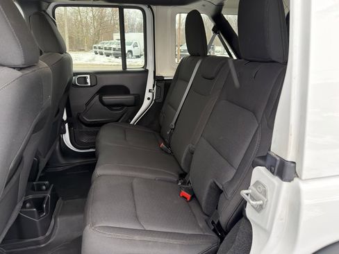 Used 2022 Jeep Wrangler Unlimited Sport image 27