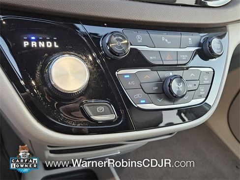 Used 2018 Chrysler Pacifica Touring-L image 24