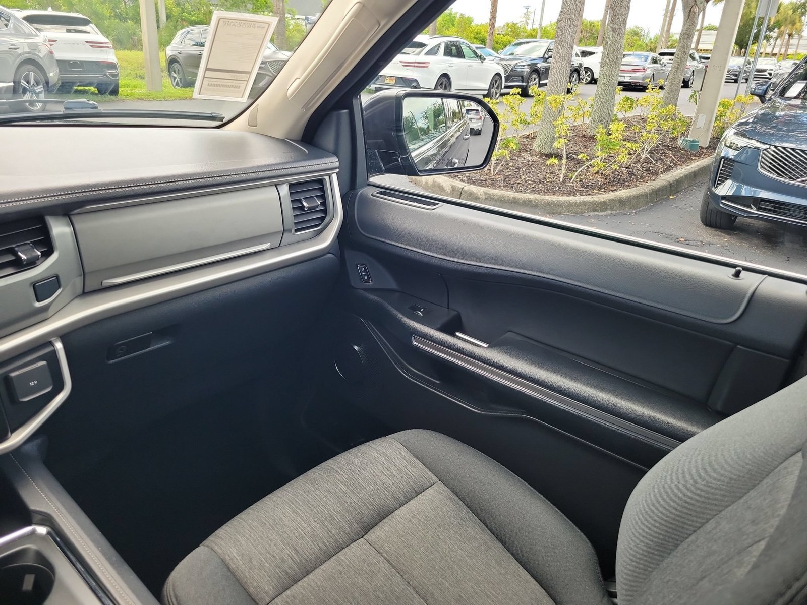 Used 2024 Ford Expedition XLT RWD image 15