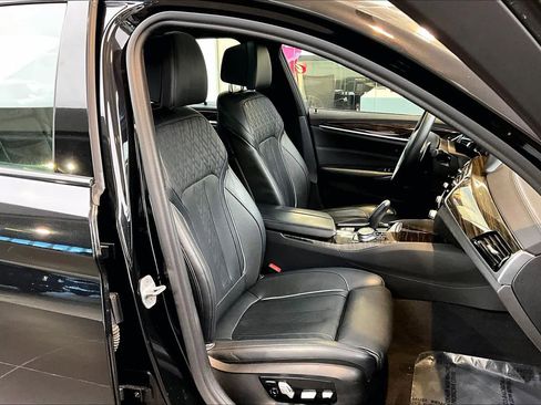 Used 2020 BMW M550i xDrive M550i xDrive w/ Executive Package image 8