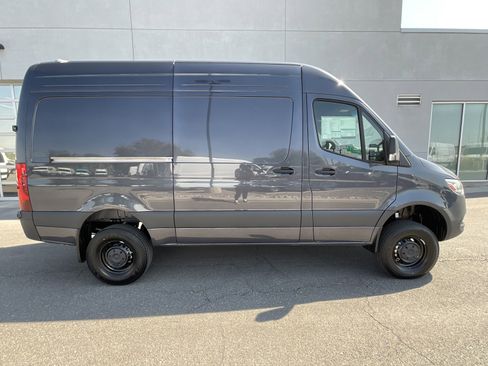 Used 2025 Mercedes-Benz Sprinter 2500 image 17