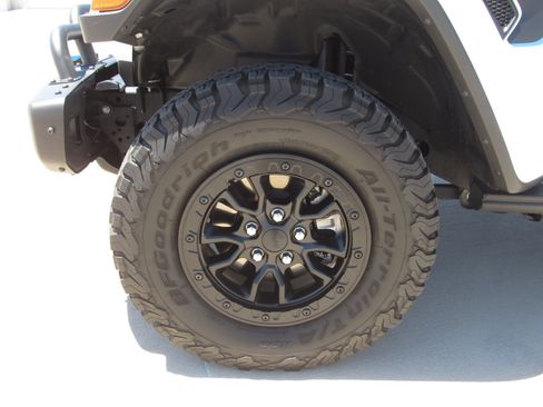 Used 2023 Jeep Wrangler Unlimited Rubicon 4xe AWD/4WD image 4