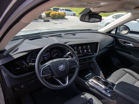 Used 2022 Buick Envision Avenir w/ Safety Package FWD image 5