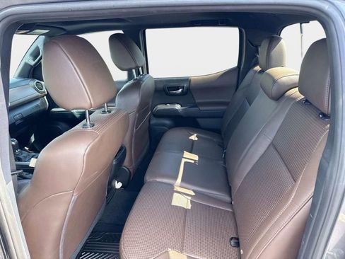 Used 2017 Toyota Tacoma Limited w/ Tow Package image 13