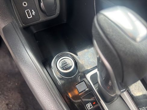 Used 2020 Nissan Versa SR w/ Convenience Package image 25