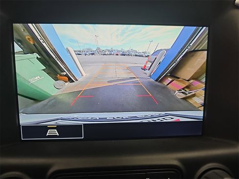 Used 2024 GMC Terrain SLT image 21