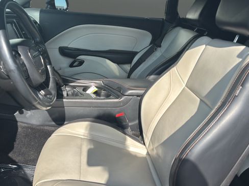 Used 2015 Dodge Challenger R/T Plus RWD image 9