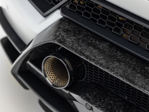 Used 2019 Lamborghini Huracan Performante AWD/4WD image 15