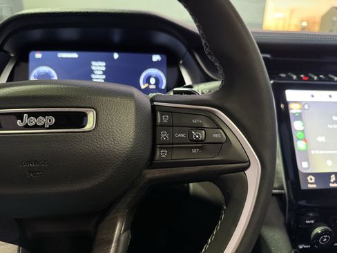 Used 2023 Jeep Grand Cherokee Limited w/ Luxury Tech Group II image 15