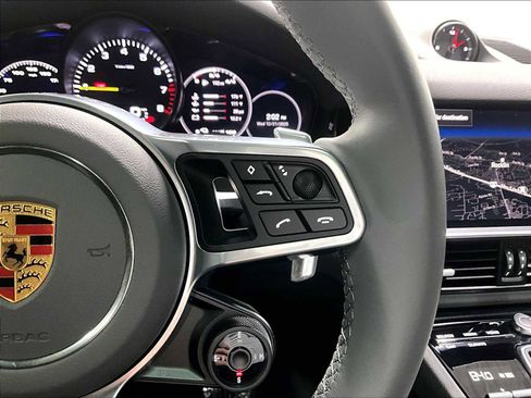Used 2023 Porsche Cayenne Platinum Edition image 23