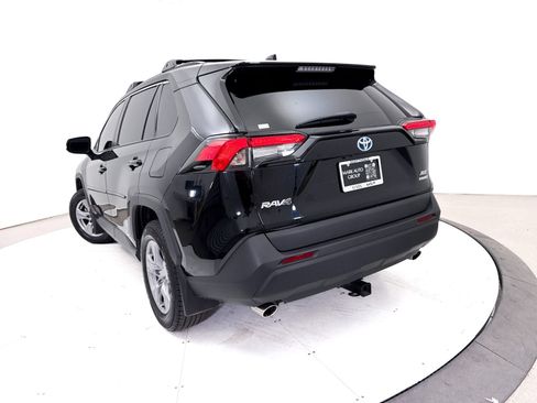 Used 2022 Toyota RAV4 XLE AWD/4WD image 8