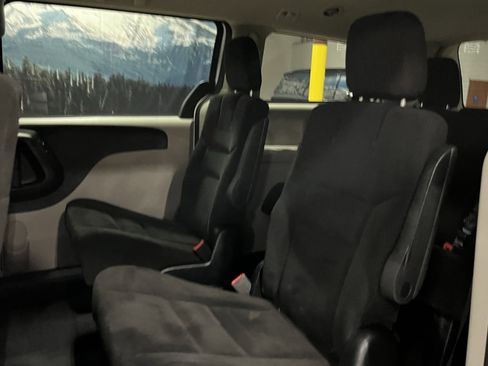 Used 2016 Dodge Grand Caravan SXT w/ Rear Park Assist Package image 15