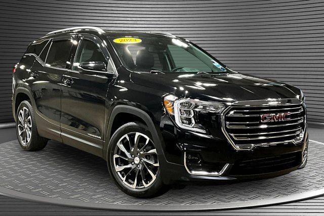 Used 2023 GMC Terrain SLT w/ Infotainment Package II FWD image 3