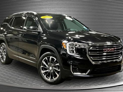 Used 2023 GMC Terrain SLT w/ Infotainment Package II FWD image 3