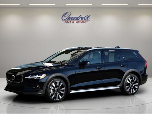 Certified 2025 Volvo V60 B5 Cross Country Ultra AWD/4WD image 8