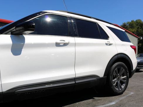 Used 2022 Ford Explorer XLT w/ Equipment Group 202A image 8