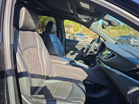 Used 2022 Buick Enclave Avenir image 24