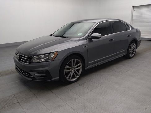 Used 2017 Volkswagen Passat 1.8T R-Line FWD image 2