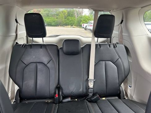 Used 2018 Chrysler Pacifica Touring-L Plus FWD image 15