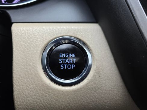 Used 2019 Toyota Camry XLE w/ Navigation Package FWD image 9