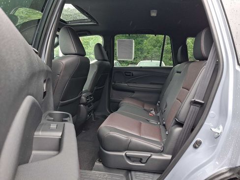 Certified 2025 Honda Passport Black Edition image 10
