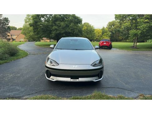 Used 2023 Hyundai Ioniq 6 SEL AWD/4WD image 2