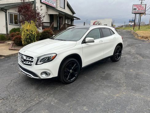 Used 2018 Mercedes-Benz GLA 250 GLA 250 Sport Utility 4D image 3