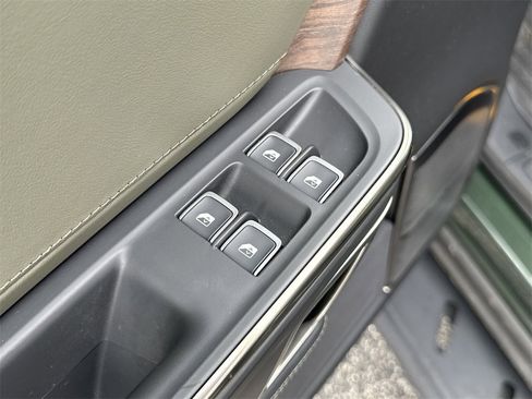 Used 2022 Rivian R1T Launch Edition image 11