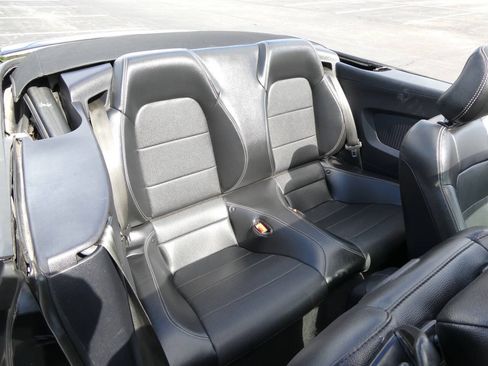 Used 2019 Ford Mustang Premium RWD image 36