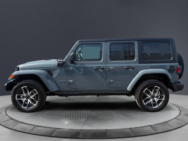 Used 2024 Jeep Wrangler Unlimited AWD/4WD image 2
