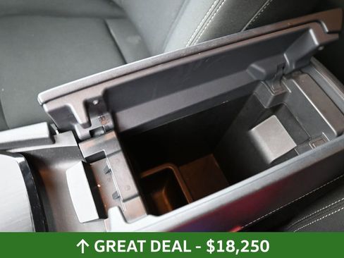 Used 2024 Nissan Rogue S image 45