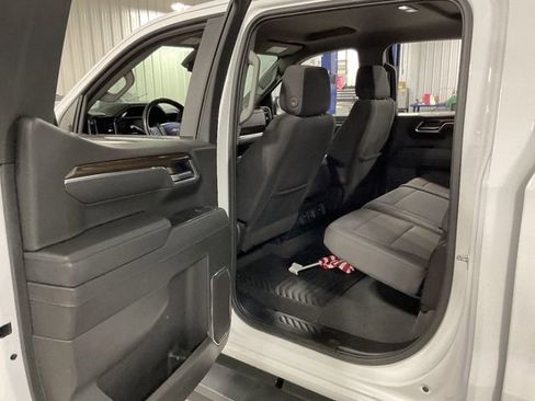 Used 2025 Chevrolet Silverado 1500 LT image 9