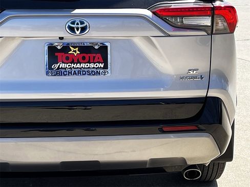 Used 2024 Toyota RAV4 SE image 6