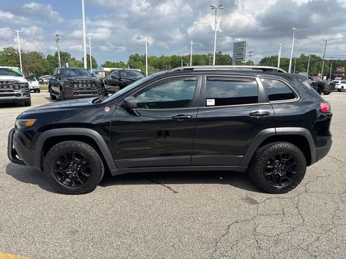 Used 2019 Jeep Cherokee Trailhawk w/ Cold Weather Group AWD/4WD image 9