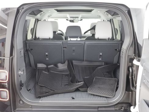 Certified 2026 Land Rover Defender 110 S AWD/4WD image 18