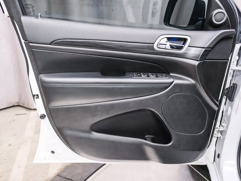 Used 2020 Jeep Grand Cherokee Altitude image 23