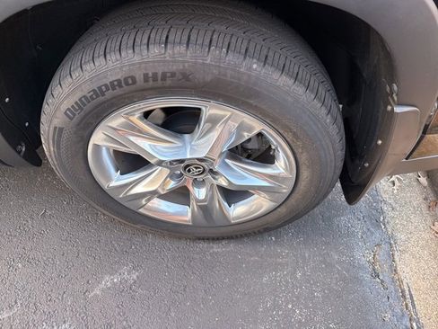 Used 2018 Toyota Highlander Limited image 9