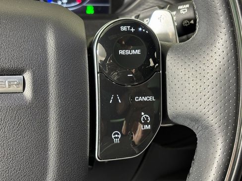 Used 2019 Land Rover Range Rover Velar R-Dynamic SE image 22