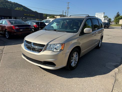 Used 2016 Dodge Grand Caravan SXT image 3