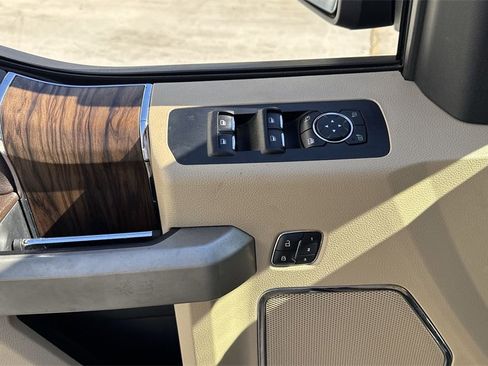 Used 2018 Ford F150 Lariat image 41