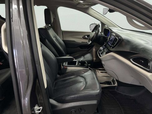 Used 2019 Chrysler Pacifica Touring-L Plus w/ Advanced Safetytec Group image 20