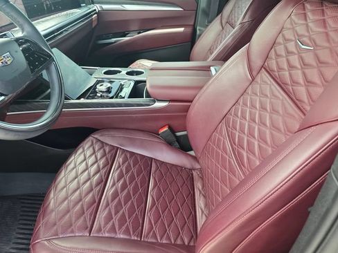 Used 2025 Cadillac Escalade Sport w/ LPO, Floor Liner Package AWD/4WD image 22