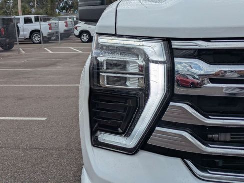 Used 2024 Chevrolet Silverado 2500 High Country w/ Technology Package AWD/4WD image 9