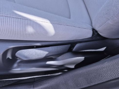 Used 2021 Toyota Corolla LE w/ Carpet Mat Package (TMS) FWD image 17