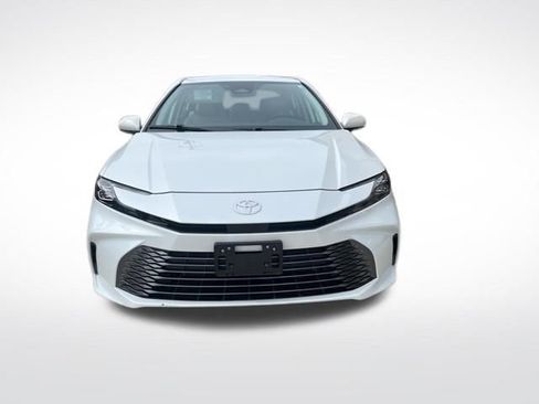 Used 2025 Toyota Camry XLE FWD image 7