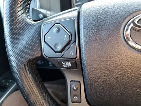 Used 2016 Toyota Tacoma TRD Sport image 21