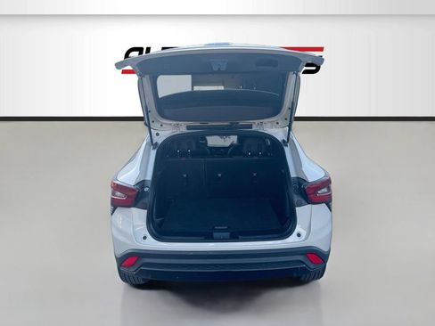 Used 2026 Chevrolet Trax RS w/ Sunroof Package FWD image 25