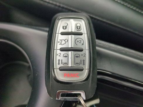 Used 2021 Chrysler Pacifica Touring-L w/ Uconnect Theater Family Group FWD image 40