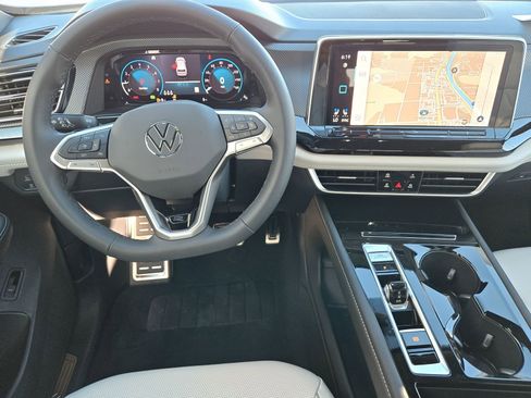 Used 2025 Volkswagen Atlas Cross Sport SEL Premium R-Line image 9